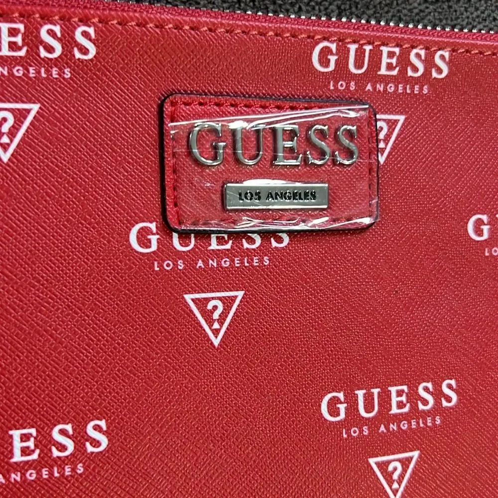 New Guess Wristlet Signature Logo in Red